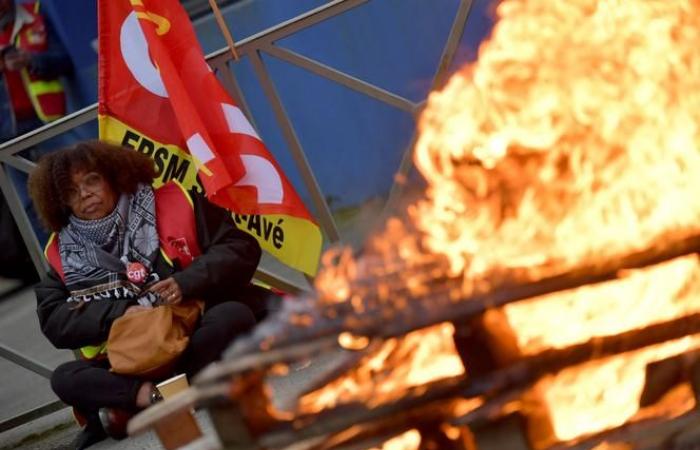 centinaia di manifestanti contro la chiusura delle fabbriche di Cholet e Vannes, insultato il ministro dell'Industria