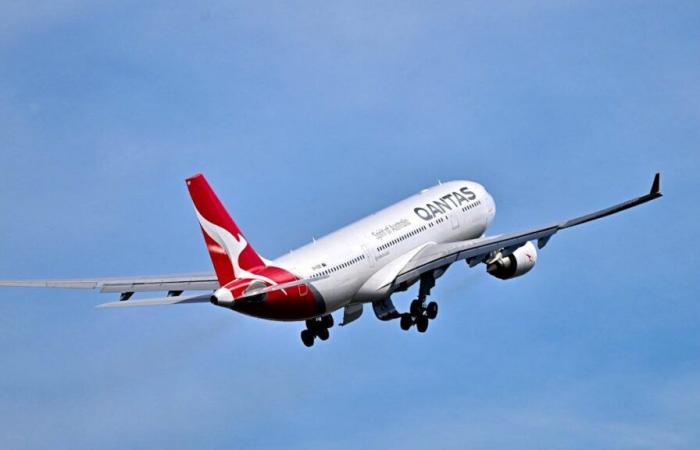 Aereo della Qantas costretto ad un atterraggio d’emergenza a Sydney