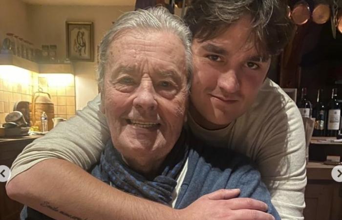 Alain Delon, suo figlio Alain-Fabien, ha vissuto momenti difficili: “Avevo fame e freddo”