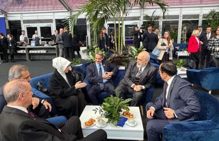 Erdoğan ha incontrato il leader greco Hristodulidis: hanno bevuto caffè e mangiato croissant