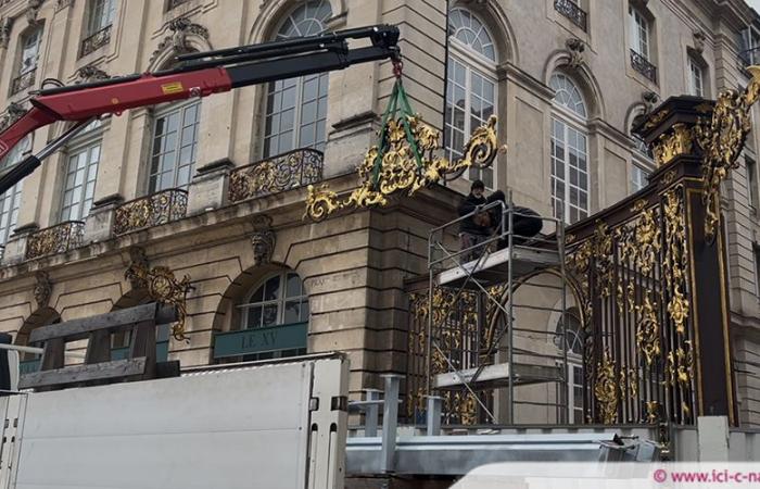 rimossa una delle porte dorate di Place Stanislas