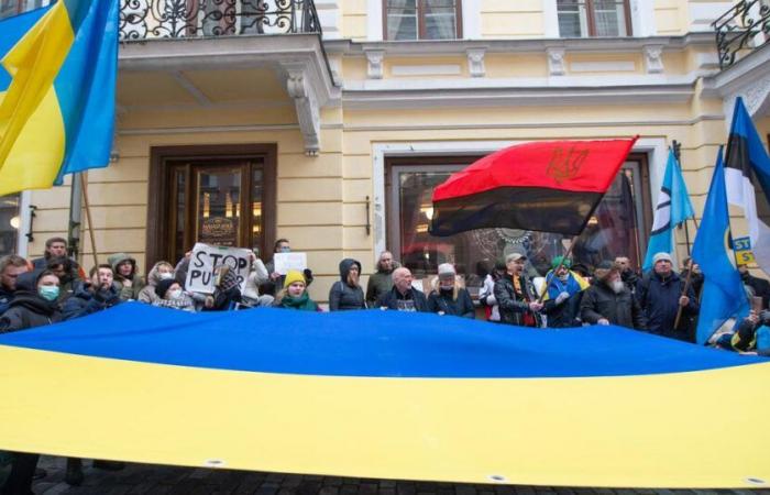 l’edificio dove vive l’ambasciatore estone a Kiev colpito da un drone russo