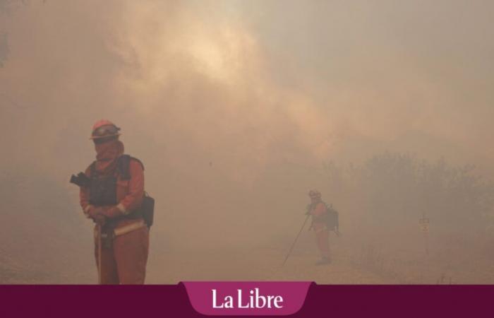 Violento incendio vicino Los Angeles, migliaia di persone evacuate