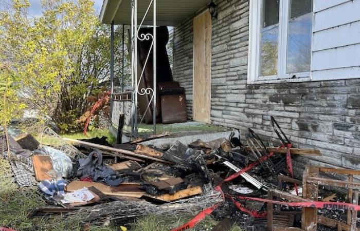 Un edificio di tre unità danneggiato da un incendio ad Alma