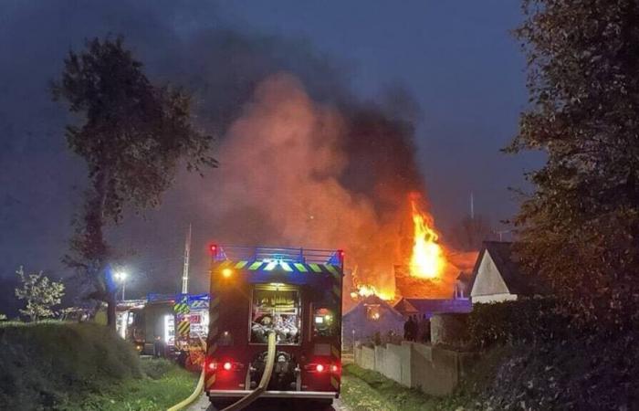 Un incendio in corso in una casa vicino a Lamballe-Armor