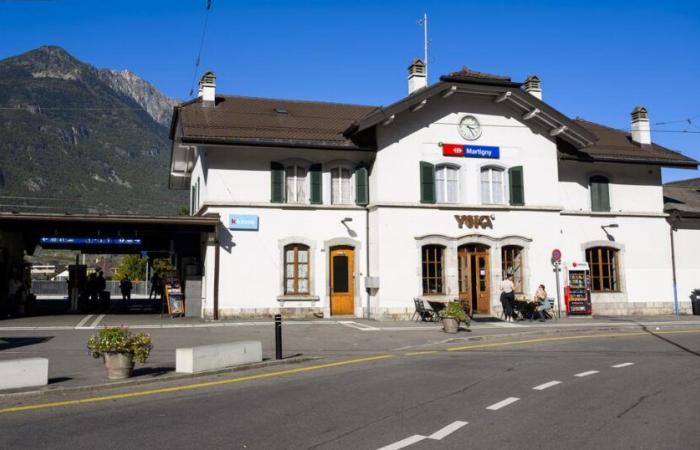 La biglietteria della stazione di Martigny è stata derubata, un individuo è ancora in fuga – rts.ch