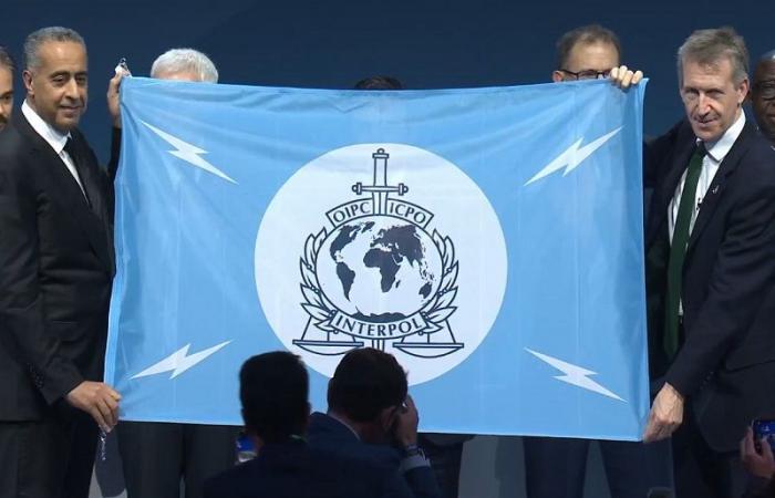 Il Marocco riceve la bandiera per ospitare la 93esima Assemblea Generale dell’Interpol