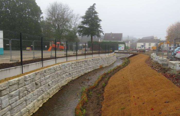 In questa cittadina del Morbihan, rompiamo il parcheggio per trovare il fiume