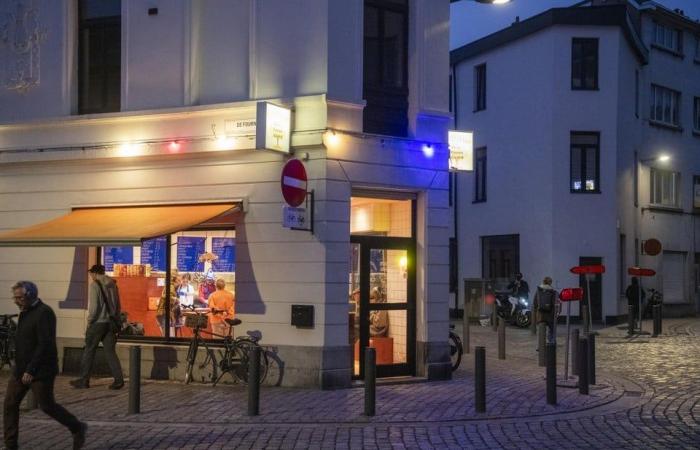 “Instagram chip shop” Congé apre i battenti a Berchem: “Gente, con me come una specie di proprietario di un bar” (Anversa)