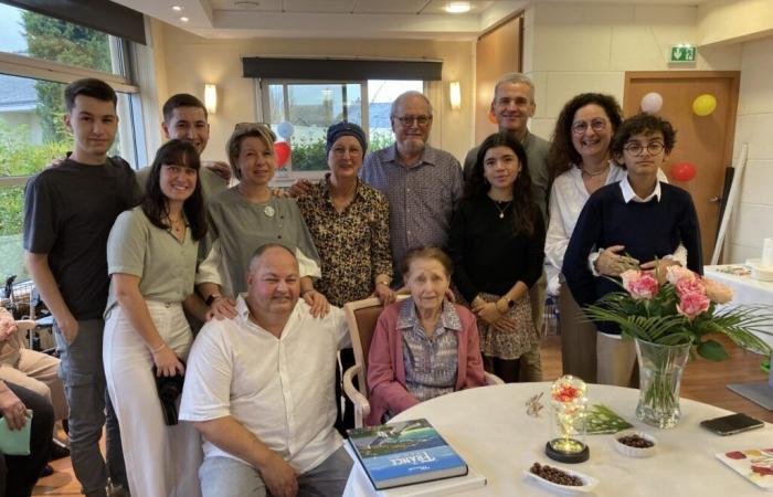 Paule ha festeggiato il suo centesimo compleanno con la sua famiglia