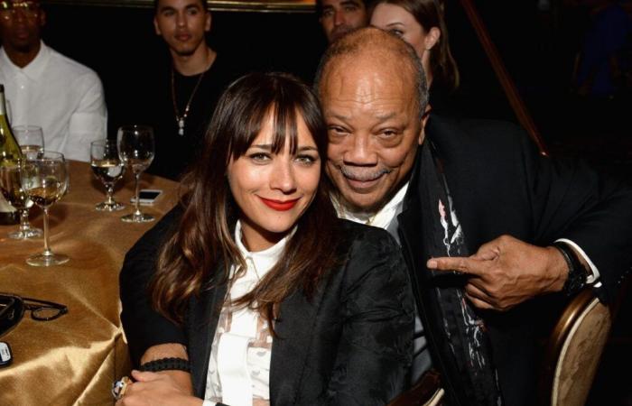 Rashida Jones onora suo padre, Quincy Jones: “È un onore essere tua figlia”. Il tuo amore vive per sempre’