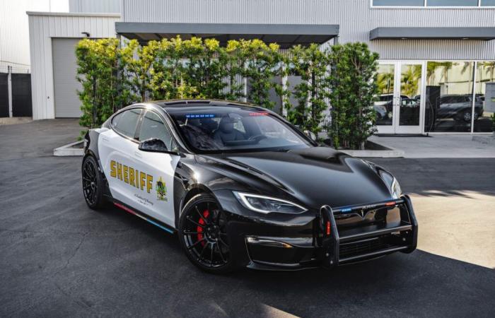 La potente Tesla Model S Plaid diventa un’auto elettrica della polizia