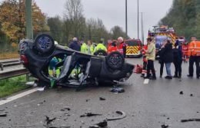 un’auto finisce su un fianco, diversi i feriti soccorsi dai soccorsi