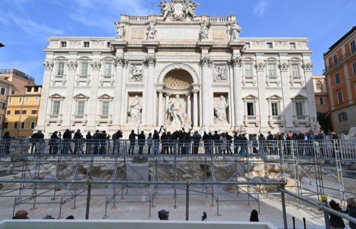 La Fontana di Trevi ha una passerella temporanea: “Un punto di vista unico”