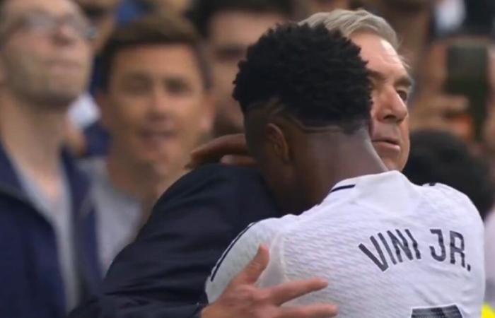 Vinicius ha inseguito Ancelotti durante l’esultanza del gol, glielo ha detto in faccia: “Te lo dico…