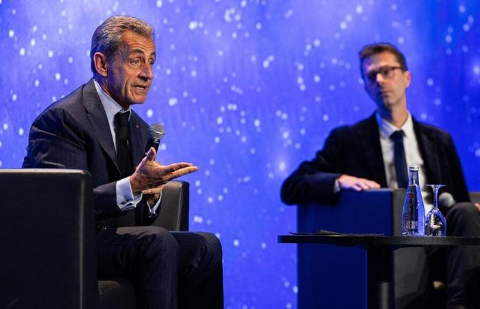 Nicolas Sarkozy lancia una pesante accusa contro gli insegnanti (e viene rimproverato)