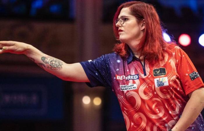 La trans player Noa-Lynn van Leuven imbiancata da Michael van Gerwen