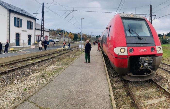 Riapertura della linea ferroviaria dell'Aubrac a nord della Lozère, con tappa gastronomica alla stazione di Aumont-Aubrac