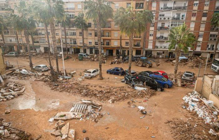 Inondazioni in Spagna: a causa degli odori di “uova marce e zolfo”, le comunità vicino a Valencia continuano a preoccuparsi per un potenziale rischio sanitario