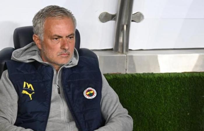 José Mourinho, allenatore del Fenerbahçe, squalificato per una partita e condannato al pagamento di una multa dalla Federazione turca