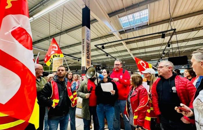 “Insulti, umiliazioni, molestie…”: cosa denunciano i manifestanti che hanno invaso l’Intermarché di Solliès-Pont venerdì mattina