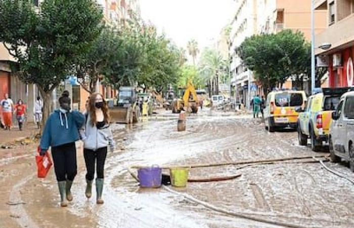 In Spagna le inondazioni portano odori nauseabondi