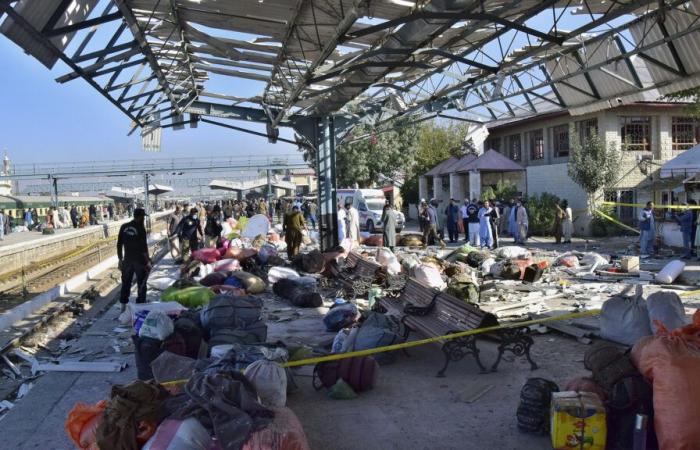 Almeno 26 morti e 62 feriti nell’attentato in Pakistan