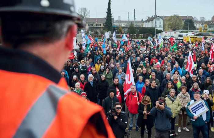 Più di 1000 persone manifestano per il mantenimento del sindacato Stahl Gerlafingen – Unia