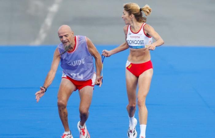 un premio di consolazione per Elena Congost, la maratoneta spagnola privata di una medaglia per aver sostenuto la sua guida