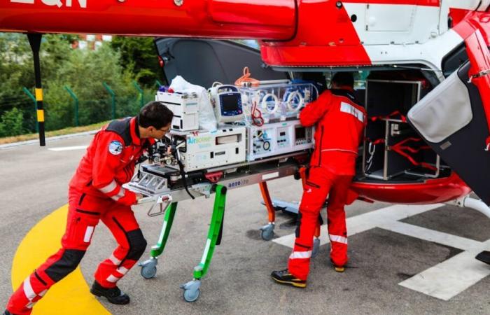 Tre bambini sono riusciti a essere trasportati in aereo nonostante la nebbia