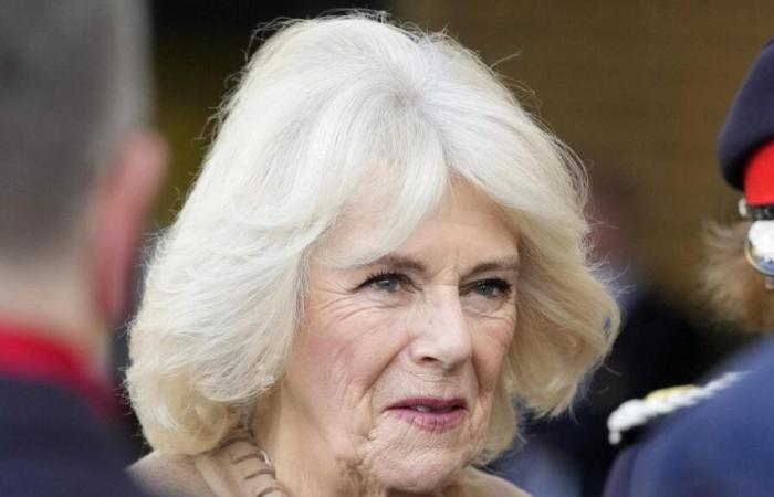 Malata, la regina Camilla non parteciperà alle commemorazioni militari di questo fine settimana