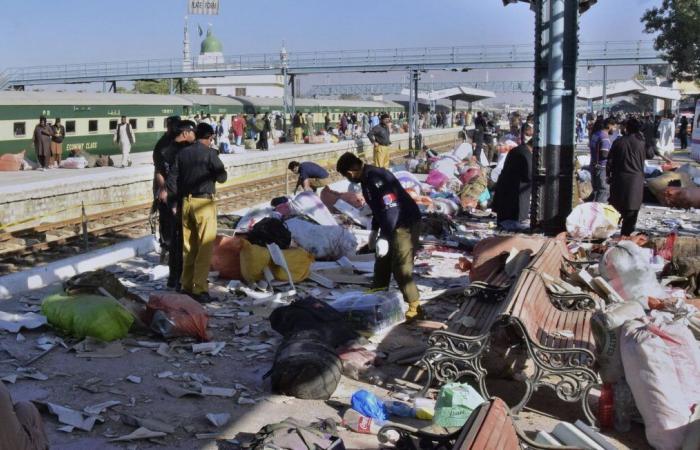 Almeno 25 morti nell'esplosione sulla banchina della stazione ferroviaria