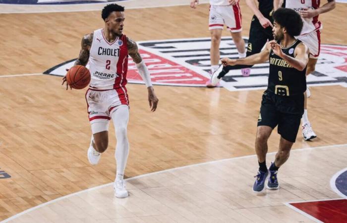 inizio di una partita molto combattuta tra Limoges e Cholet Basket a Beaublanc