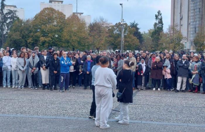 Sparatoria a Poitiers: tra commozione e appelli a “ripristinare la verità”, centinaia di persone rendono omaggio ad Anis