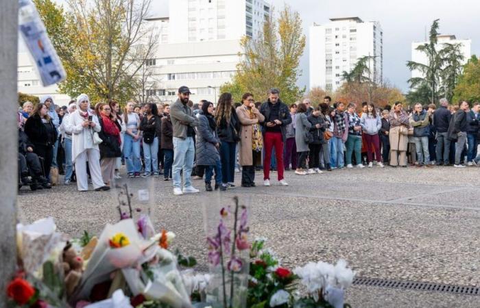 “Anis aveva la vita davanti”: centinaia di persone hanno reso omaggio all'adolescente ucciso a Poitiers