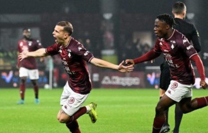 Metz vince contro Caen e resta a contatto con il podio