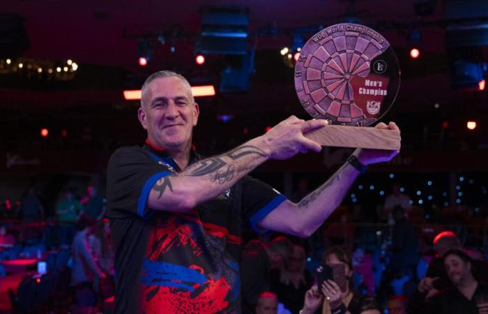 Martin Adams prova Mason prima che anche Neil Duff vinca al World Seniors Darts Masters