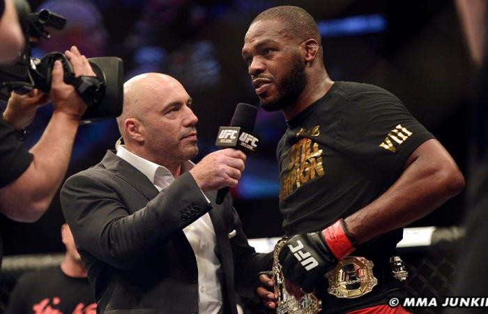 Set della squadra di telecronaca di UFC 309: Joe Rogan e Daniel Cormier per chiamare il potenziale incontro finale di Jon Jones