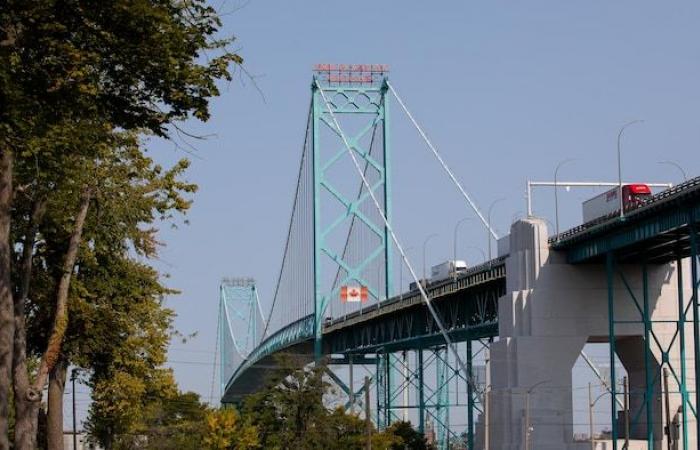 Frontiera canadese: ripreso il traffico sull’Ambassador Bridge