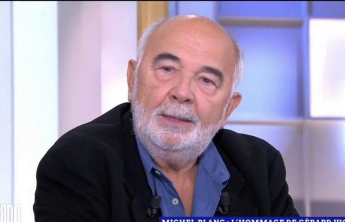 “È stata Josiane a chiamarmi…”: Gérard Jugnot molto commosso parlando della morte di Michel Blanc (ZAPTV)