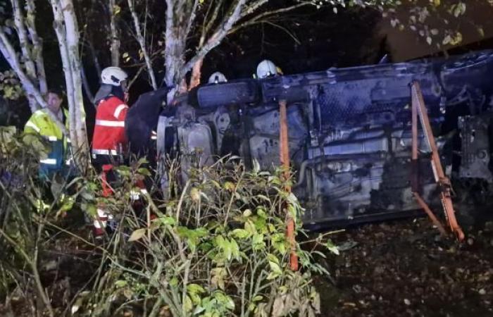 un’auto finisce su un fianco, diversi i feriti soccorsi dai soccorsi