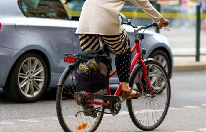 Gli automobilisti sono molto infastiditi da questa pratica dei ciclisti, nonostante sia legale