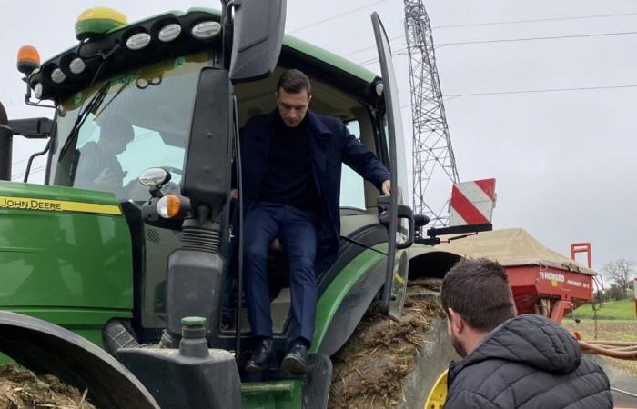 Jordan Bardella in terra conquistata durante il suo viaggio nel Lot-et-Garonne