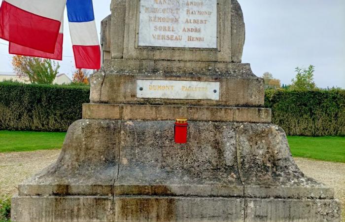 il nome di un’infermiera, inciso sul monumento ai caduti del suo paese, 106 dopo la sua morte durante la Grande Guerra