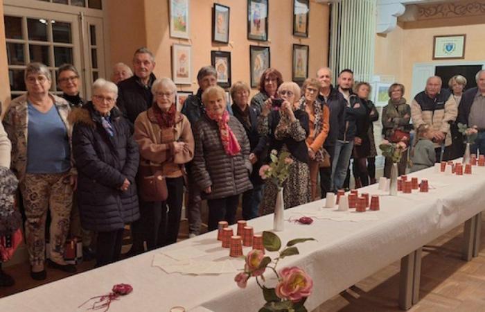 SAINT-SERNIN-DU-BOIS: Anne-Marie Minois e Cathy Michot espongono al Prieuré