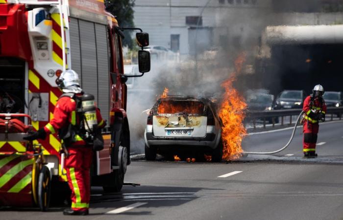 Autostrada A61 parzialmente tagliata dopo l'esplosione di una bombola di gas a bordo di un veicolo, ferito il conducente