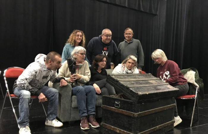 gli attori tornano in scena in uno spettacolo comico vicino a Loudéac