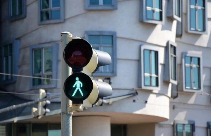 Nuovi semafori basati sull'intelligenza artificiale per migliorare le strade di Praga