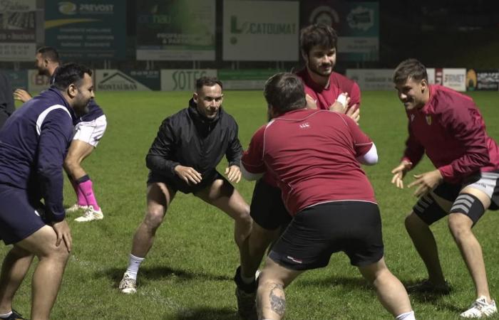 giocatori di rugby pronti a difendere i loro castelli