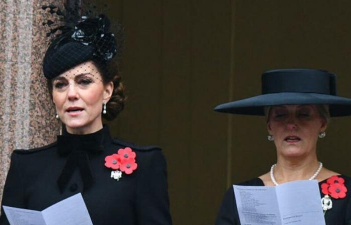 Kate Middleton, tutta in nero e dignitosa con il principe William e il re Carlo III per le commemorazioni del Festival della Memoria (FOTO)